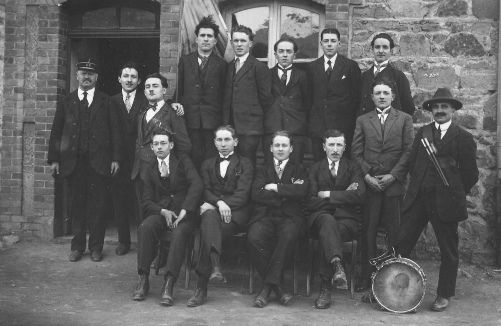 1925 groupe source MC.JPG
