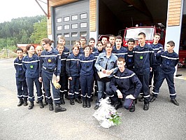 groupe après remise de fleurs