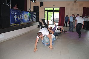 085