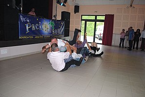086