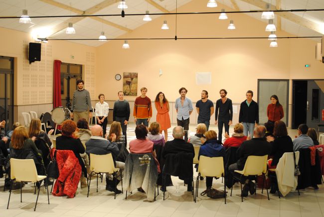55 La troupe salue.JPG